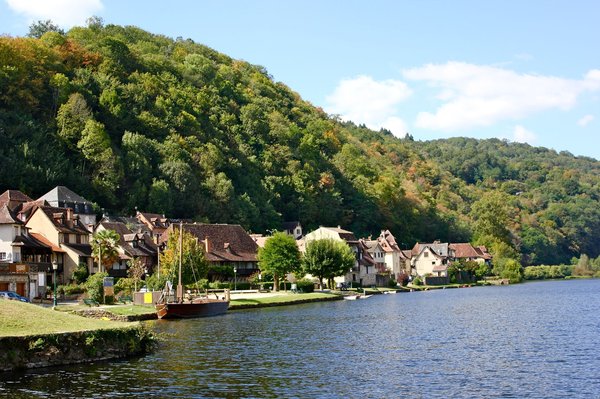 Le plein air des bories : un camping idéal pour découvrir le périgord noir